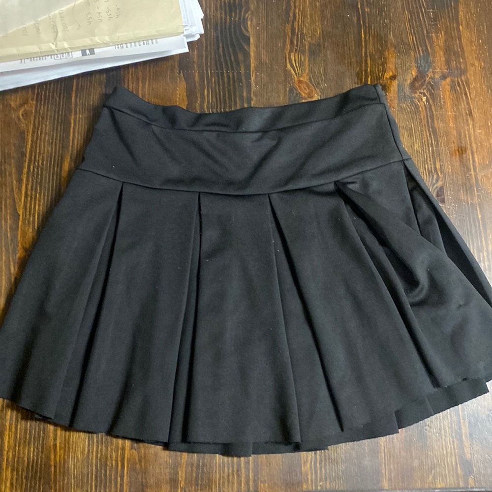 Black pleated skirt